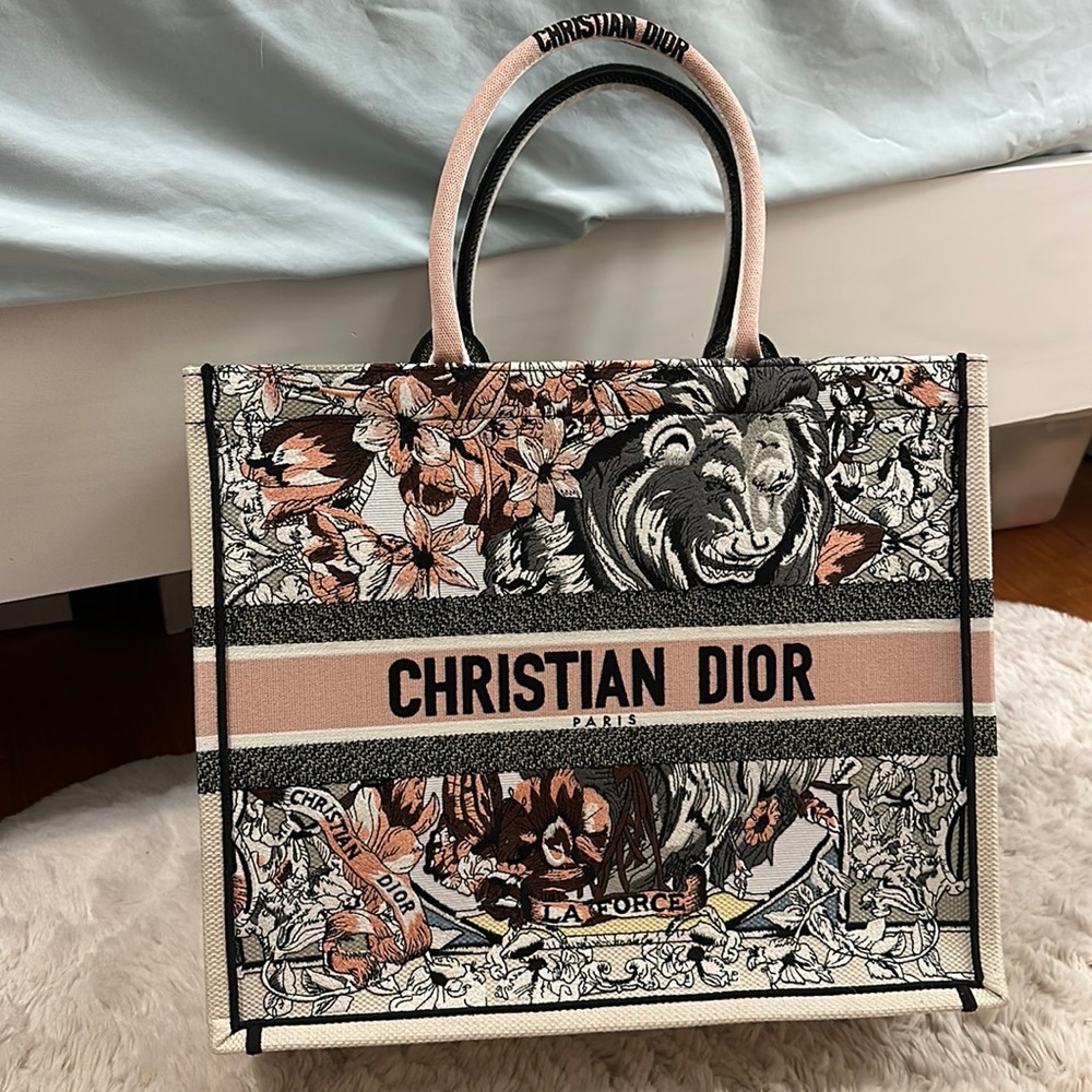 Tote bag